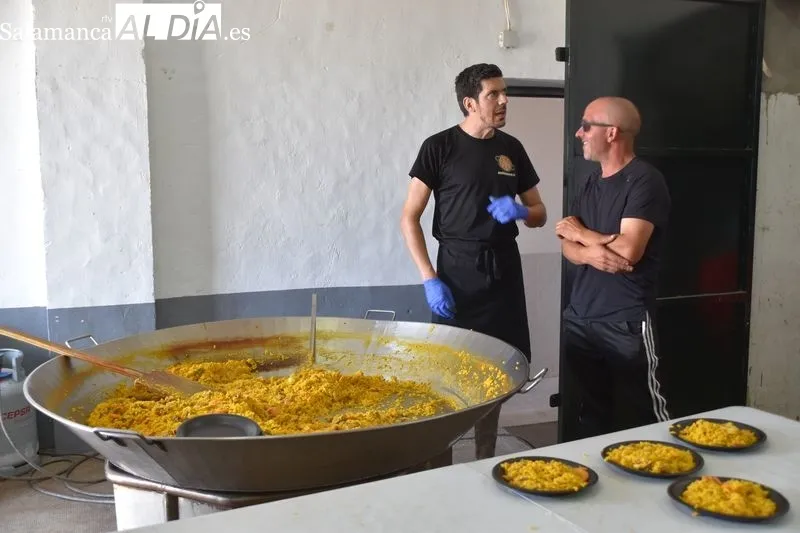 Paella popular y solidaria en Vecinos