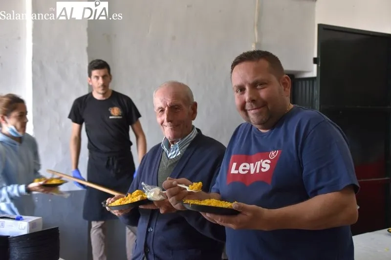 Paella popular y solidaria en Vecinos