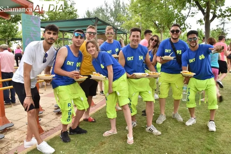 Imágenes de la paella popular este mediodía en Cabrerizos