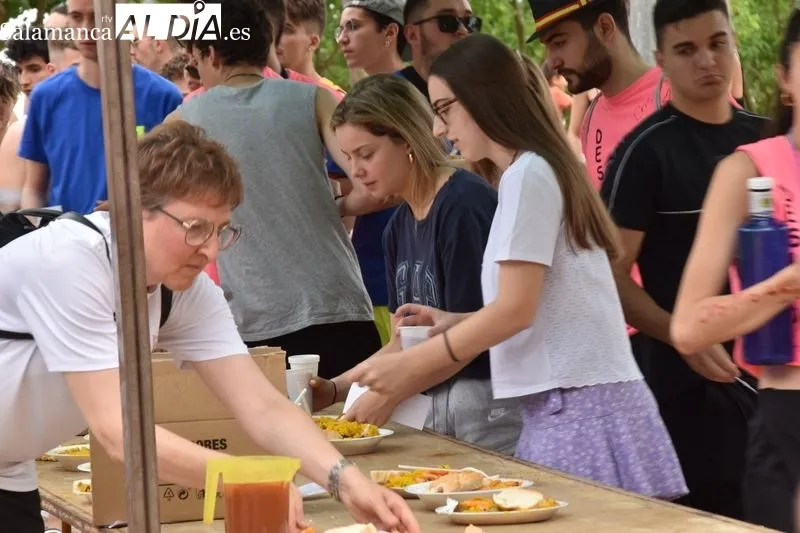 Imágenes de la paella popular este mediodía en Cabrerizos