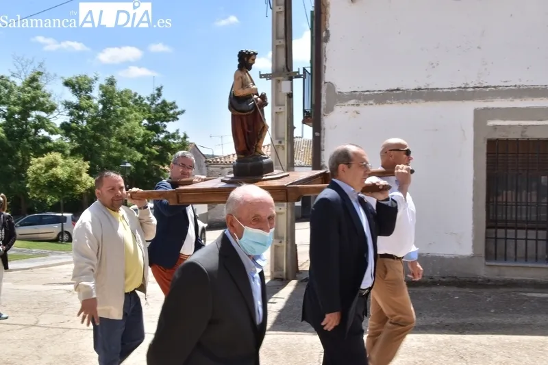 Foto 13 - Vecinos se viste de gala para la procesi&oacute;n de San Juan Bautista 