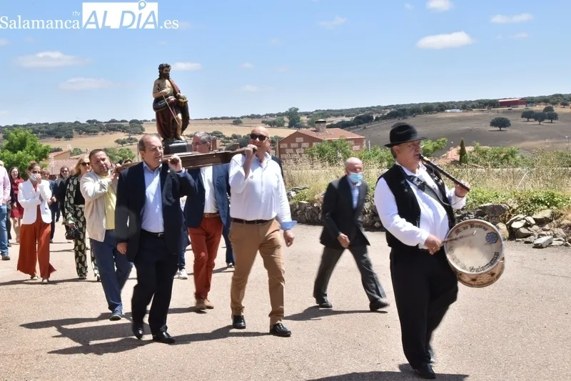 Foto 8 - Vecinos se viste de gala para la procesi&oacute;n de San Juan Bautista 