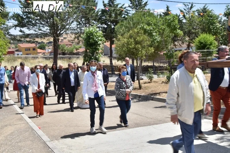 Foto 4 - Vecinos se viste de gala para la procesi&oacute;n de San Juan Bautista 