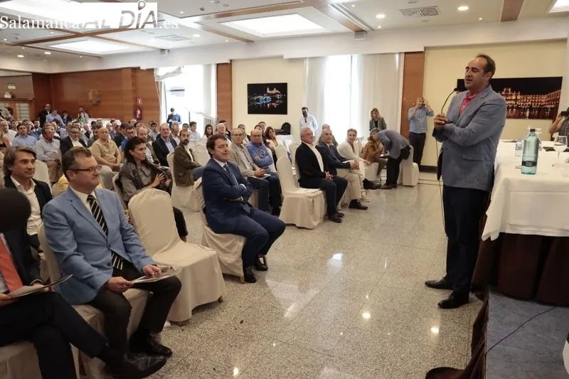 El presidente de la Junta de Castilla y León, Alfonso Fernández Mañueco, clausura el IV Foro del Cerdo Ibérico 2022. Foto de David Sañudo
