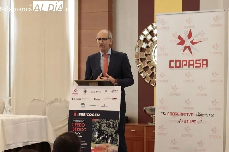 El presidente de la Junta de Castilla y León, Alfonso Fernández Mañueco, clausura el IV Foro del Cerdo Ibérico 2022. Foto de David Sañudo