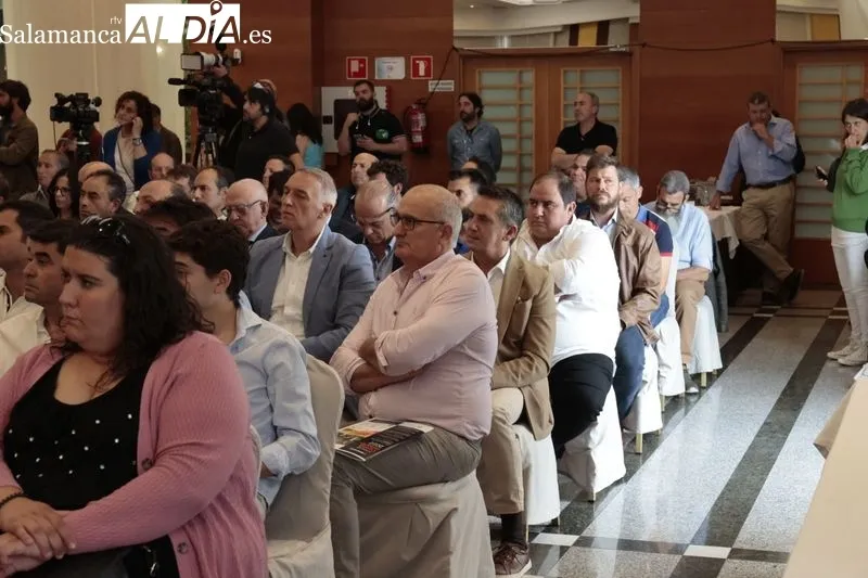 El presidente de la Junta de Castilla y León, Alfonso Fernández Mañueco, clausura el IV Foro del Cerdo Ibérico 2022. Foto de David Sañudo