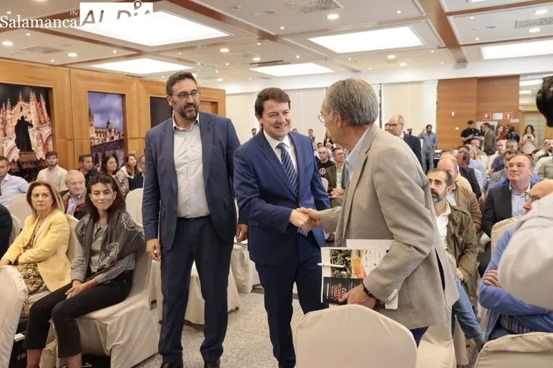 El presidente de la Junta de Castilla y León, Alfonso Fernández Mañueco, clausura el IV Foro del Cerdo Ibérico 2022. Foto de David Sañudo