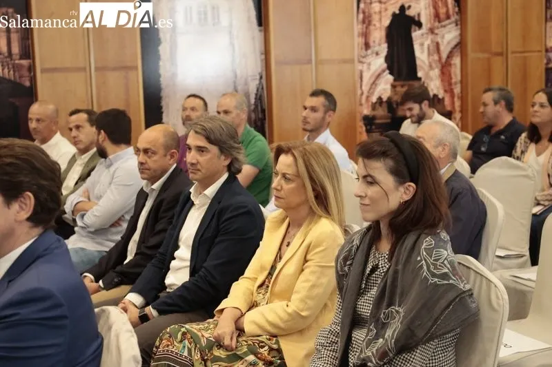 El presidente de la Junta de Castilla y León, Alfonso Fernández Mañueco, clausura el IV Foro del Cerdo Ibérico 2022. Foto de David Sañudo