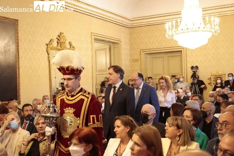 Entrega a Manuel Muiños del título de Hijo Adoptivo de Salamanca, en un acto celebrado en el Ayuntamiento. Foto de David Sañudo