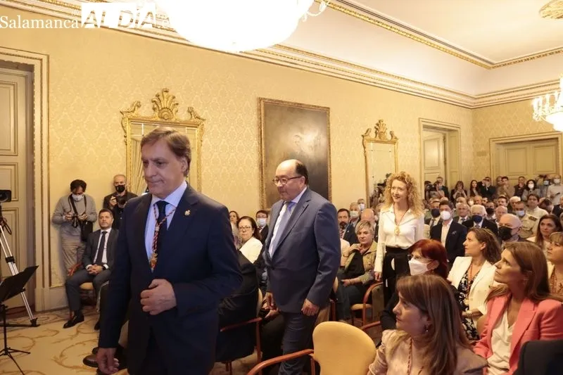 Entrega a Manuel Muiños del título de Hijo Adoptivo de Salamanca, en un acto celebrado en el Ayuntamiento. Foto de David Sañudo