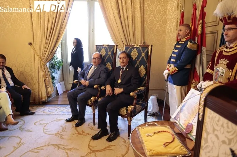 Entrega a Manuel Muiños del título de Hijo Adoptivo de Salamanca, en un acto celebrado en el Ayuntamiento. Foto de David Sañudo