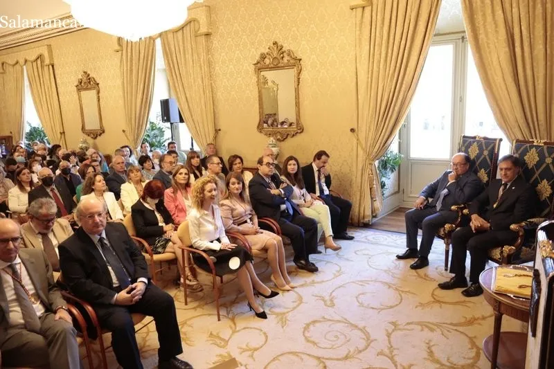 Entrega a Manuel Muiños del título de Hijo Adoptivo de Salamanca, en un acto celebrado en el Ayuntamiento. Foto de David Sañudo