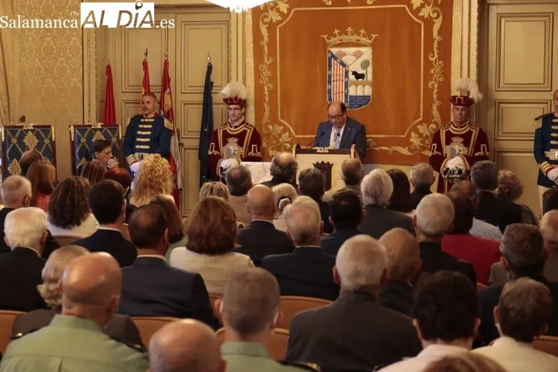 Entrega a Manuel Muiños del título de Hijo Adoptivo de Salamanca, en un acto celebrado en el Ayuntamiento. Foto de David Sañudo