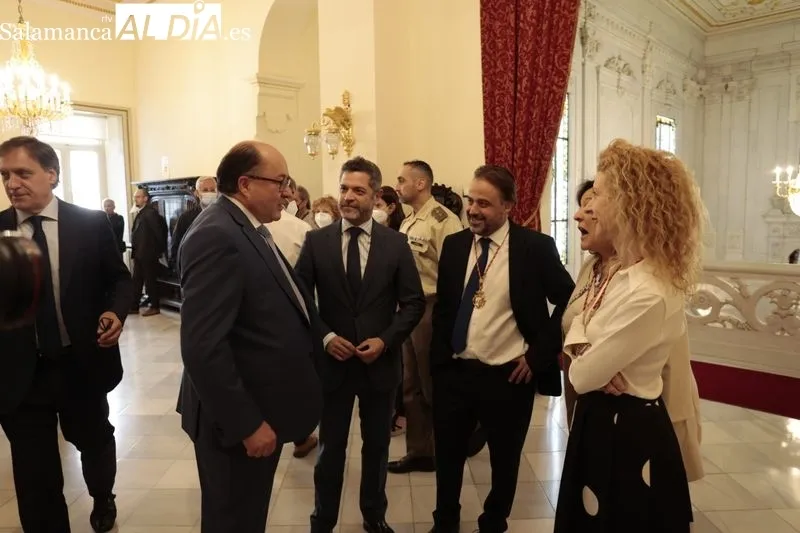 Entrega a Manuel Muiños del título de Hijo Adoptivo de Salamanca, en un acto celebrado en el Ayuntamiento. Foto de David Sañudo