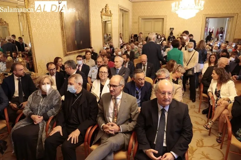 Entrega a Manuel Muiños del título de Hijo Adoptivo de Salamanca, en un acto celebrado en el Ayuntamiento. Foto de David Sañudo