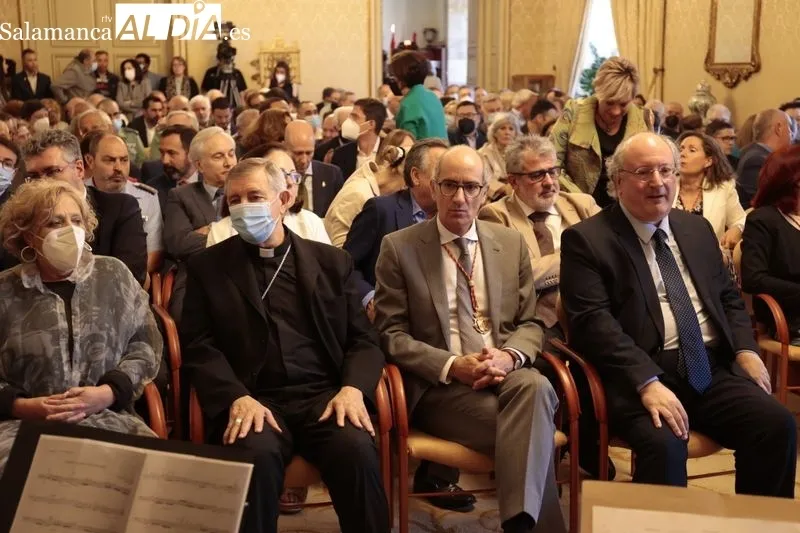 Entrega a Manuel Muiños del título de Hijo Adoptivo de Salamanca, en un acto celebrado en el Ayuntamiento. Foto de David Sañudo