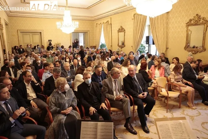Entrega a Manuel Muiños del título de Hijo Adoptivo de Salamanca, en un acto celebrado en el Ayuntamiento. Foto de David Sañudo