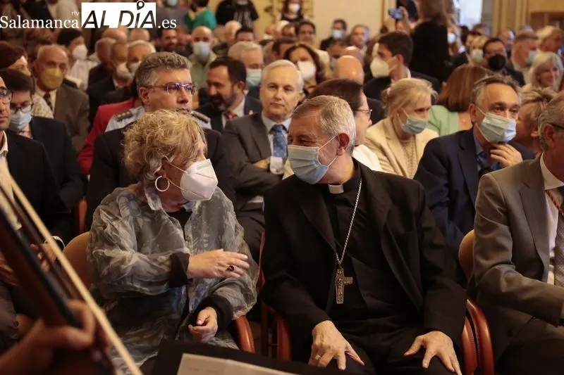 Entrega a Manuel Muiños del título de Hijo Adoptivo de Salamanca, en un acto celebrado en el Ayuntamiento. Foto de David Sañudo
