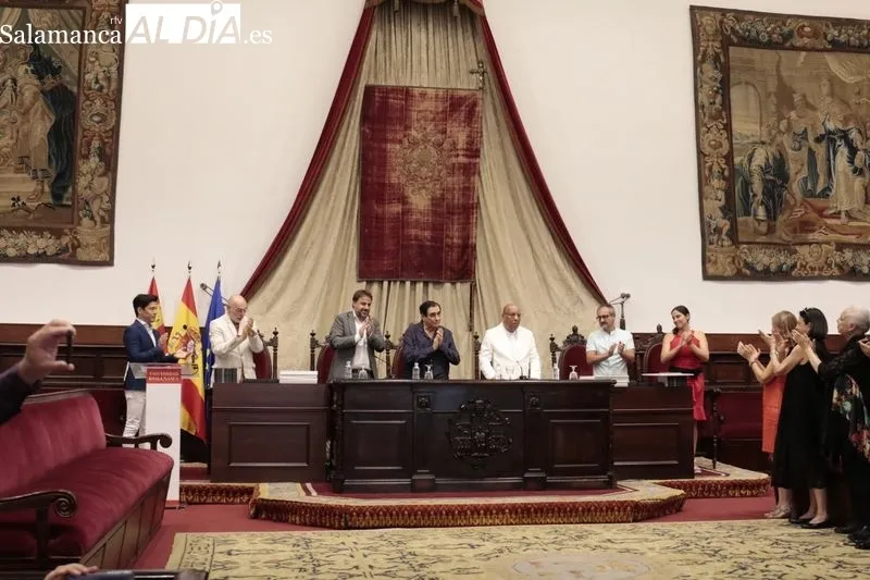 Entrega de medallas del 30 Aniversario de la Cátedra de Danza Alicia Alonso, en el Paraninfo de la Universidad de Salamanca. Foto de David Sañudo