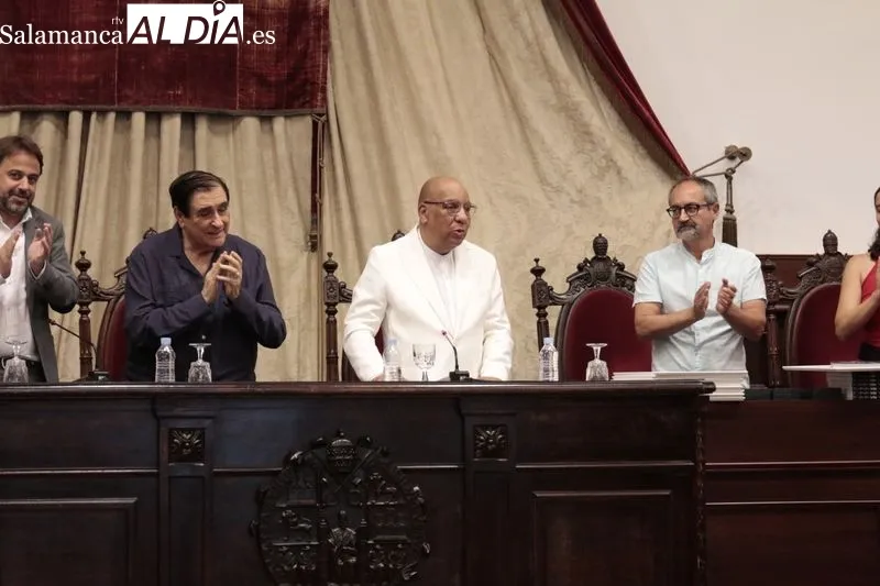Entrega de medallas del 30 Aniversario de la Cátedra de Danza Alicia Alonso, en el Paraninfo de la Universidad de Salamanca. Foto de David Sañudo