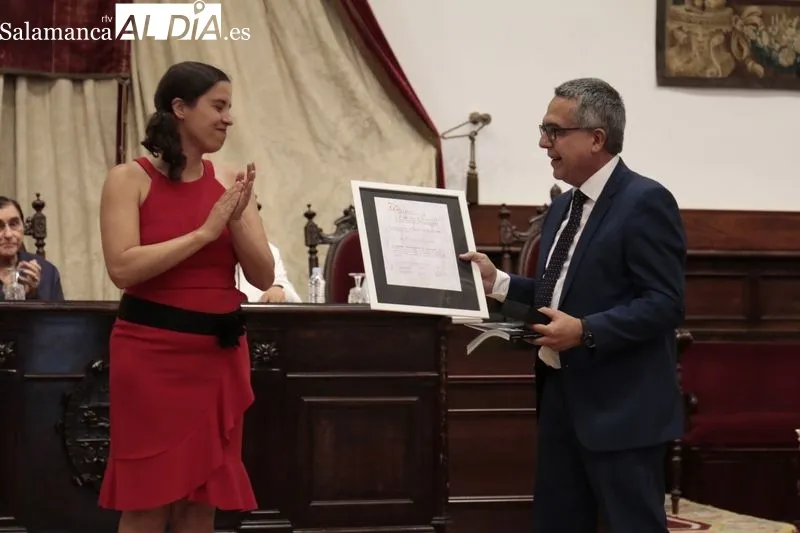 Entrega de medallas del 30 Aniversario de la Cátedra de Danza Alicia Alonso, en el Paraninfo de la Universidad de Salamanca. Foto de David Sañudo