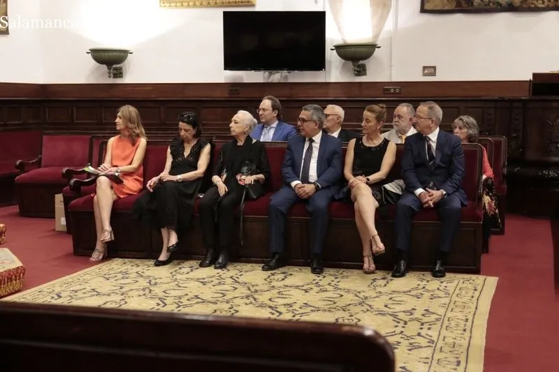 Entrega de medallas del 30 Aniversario de la Cátedra de Danza Alicia Alonso, en el Paraninfo de la Universidad de Salamanca. Foto de David Sañudo