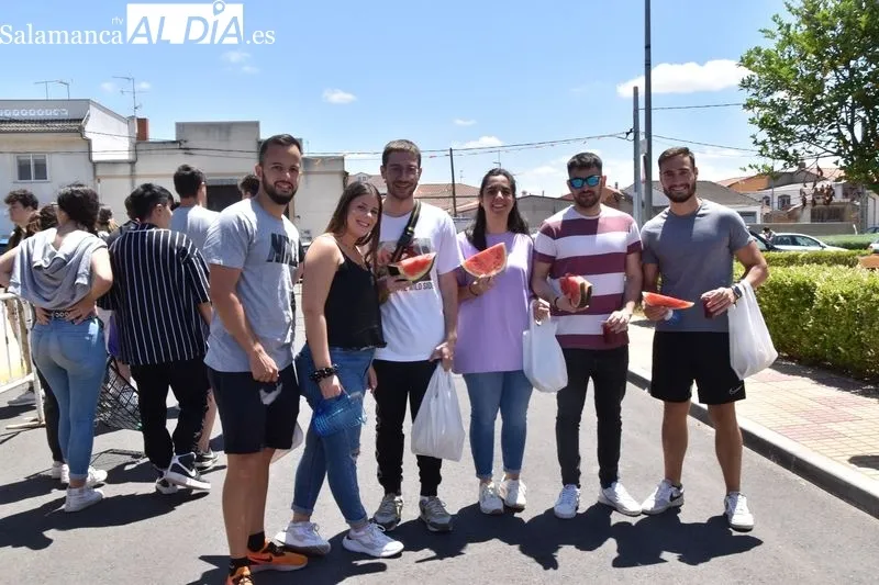 Paellada popular en Pelabravo, con motivo de las fiestas de San Juan Bautista. Foto Vanesa Martins
