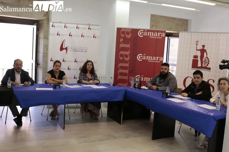 Presentación de las creaciones de los participantes en el XXI Concurso de Pinchos de Salamanca, ante el jurado de expertos. Foto de David Sañudo