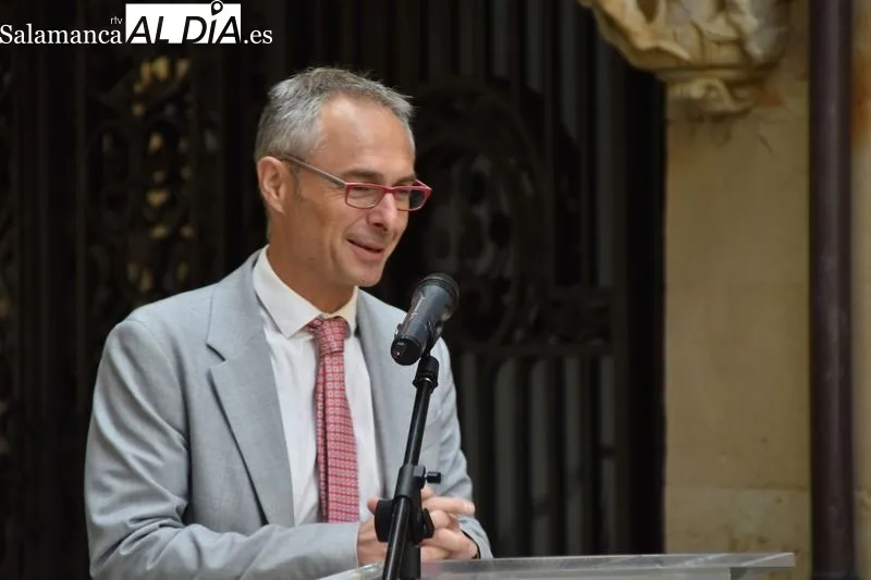 Encuentro del presidente de la Diputación de Salamanca, Javier Iglesias, y el rector de la Universidad de Salamanca, Ricardo Rivero, con los egresados participantes en el Plan de Empleo Juvenil 2021-2022 promovido por ambas instituciones en Ayuntamientos 