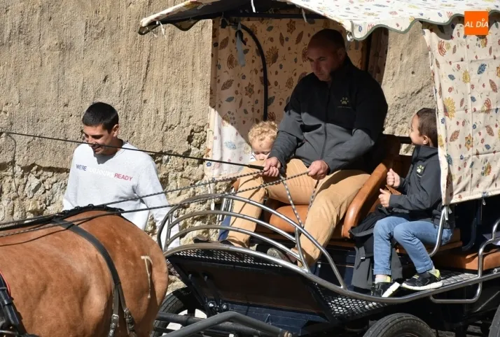 La Escuela de Adultos tambi&eacute;n pisa la Plaza Mayor | Imagen 1
