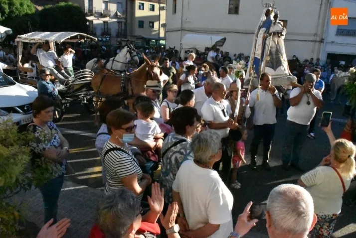 Colgados en la Plaza Mayor los emblemas de las 7 Cofradías de Semana Santa | Imagen 1
