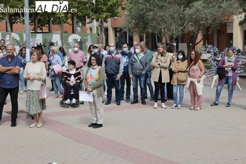 Acto lúdico-social para celebrar el 30 aniversario de Salud Mental Salamanca – AFEMC en la plaza de la Valmuza. Foto de David Sañudo