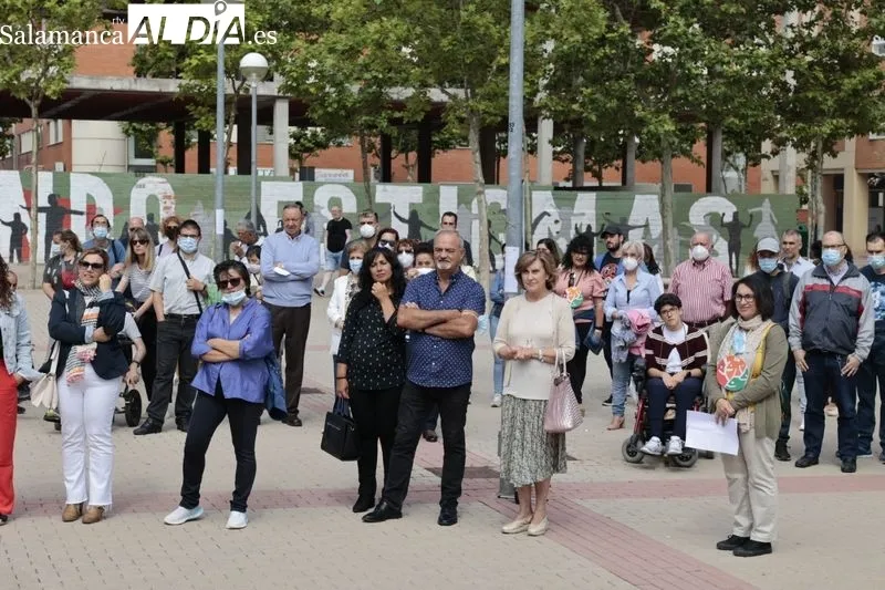 Acto lúdico-social para celebrar el 30 aniversario de Salud Mental Salamanca – AFEMC en la plaza de la Valmuza. Foto de David Sañudo