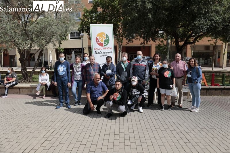 Acto lúdico-social para celebrar el 30 aniversario de Salud Mental Salamanca – AFEMC en la plaza de la Valmuza. Foto de David Sañudo