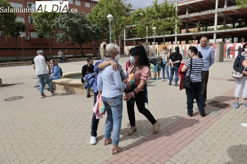 Acto lúdico-social para celebrar el 30 aniversario de Salud Mental Salamanca – AFEMC en la plaza de la Valmuza. Foto de David Sañudo