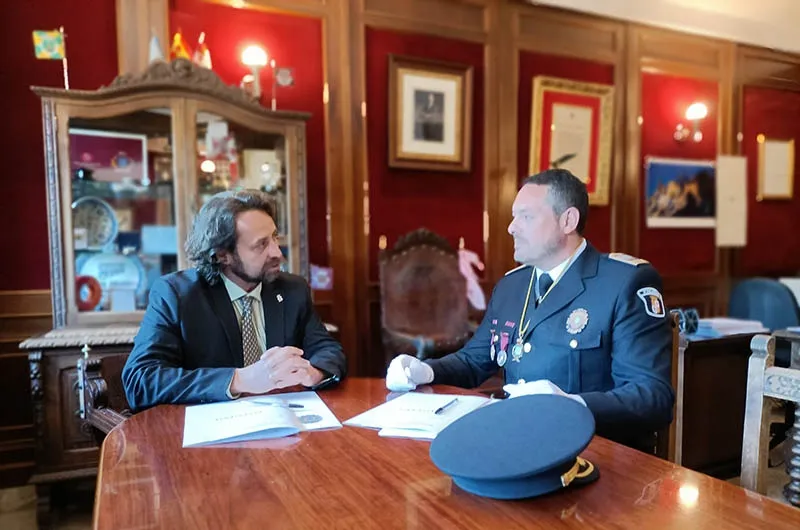 Foto 2 - El nuevo Subinspector de la Polic&iacute;a Local de B&eacute;jar toma posesi&oacute;n de su cargo