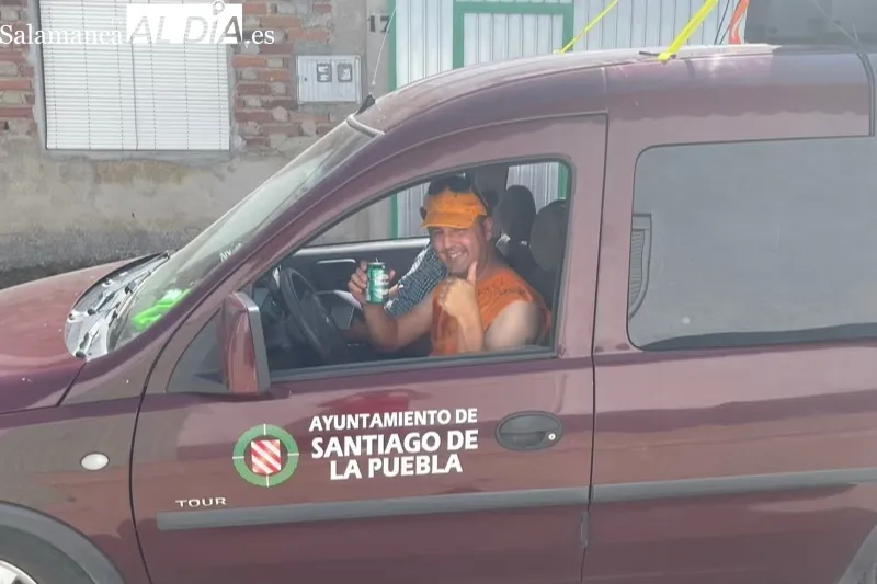 Santiago de la Puebla disfrutaba este sábado de su Pasacalles acuatico