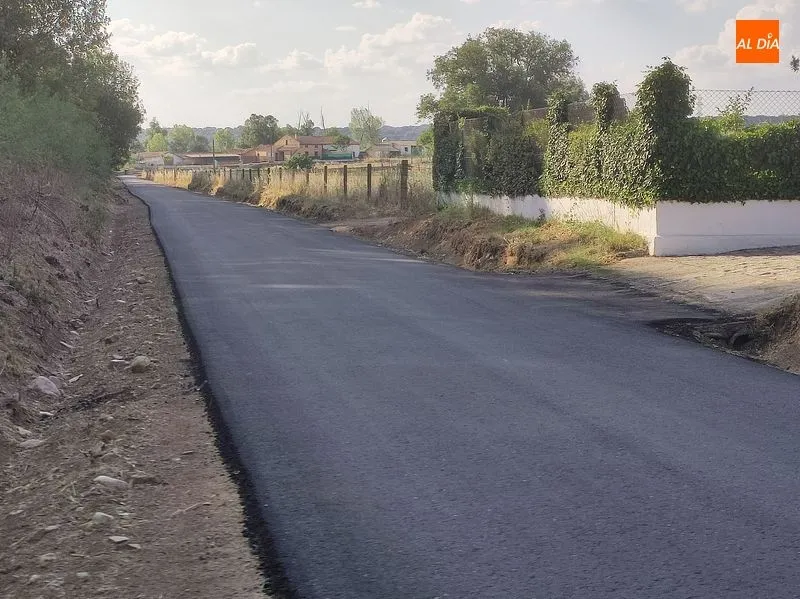 reasfaltado camino huertas de Santa Cruz