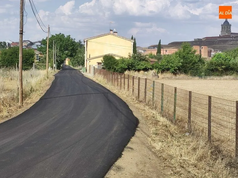 reasfaltado camino huertas de Santa Cruz