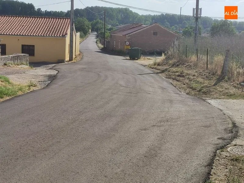 reasfaltado camino huertas de Santa Cruz