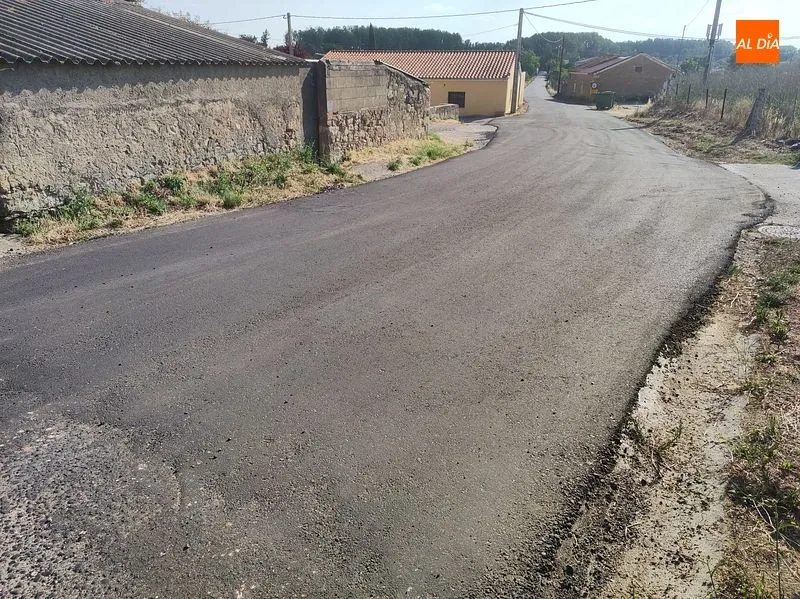 reasfaltado camino huertas de Santa Cruz