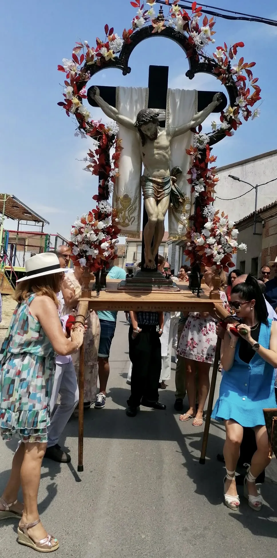 Foto 4 - Concurrida y esperada procesi&oacute;n de la Virgen del Carmen y el Cristo de la Esperanza en la jornada principal de las fiestas patronales en Villoruela