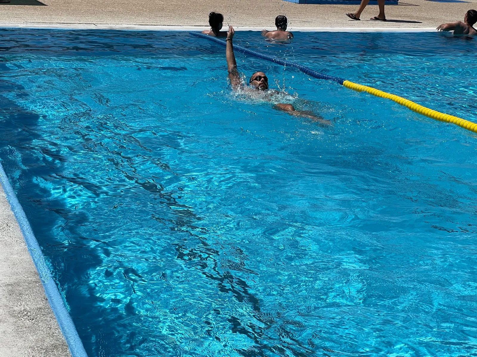 Las piscinas de Macotera acogían el Reto ‘Mójate por la Esclerosis Múltiple’