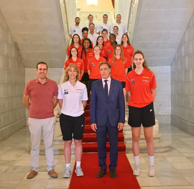 Foto 7 - La futuras estrellas del baloncesto femenino espa&ntilde;ol descubren la belleza de Salamanca