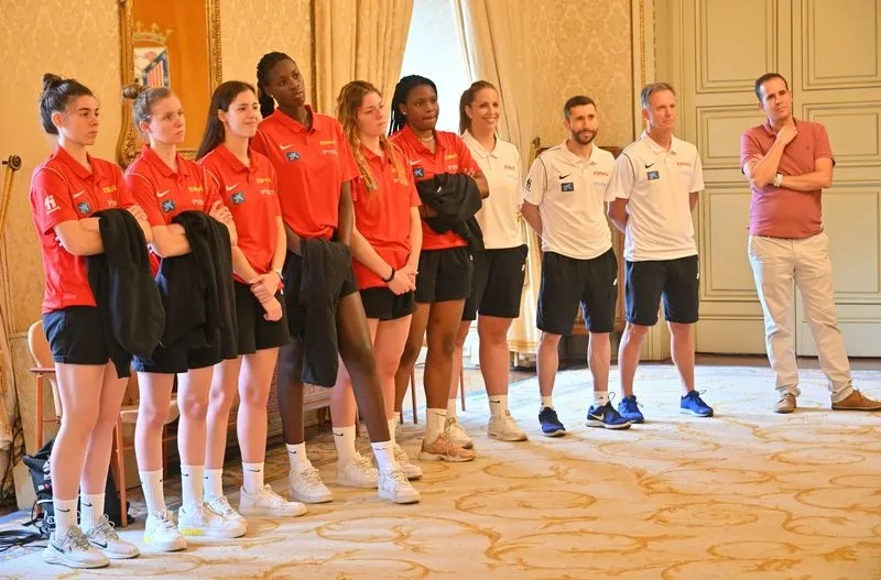 Foto 5 - La futuras estrellas del baloncesto femenino espa&ntilde;ol descubren la belleza de Salamanca