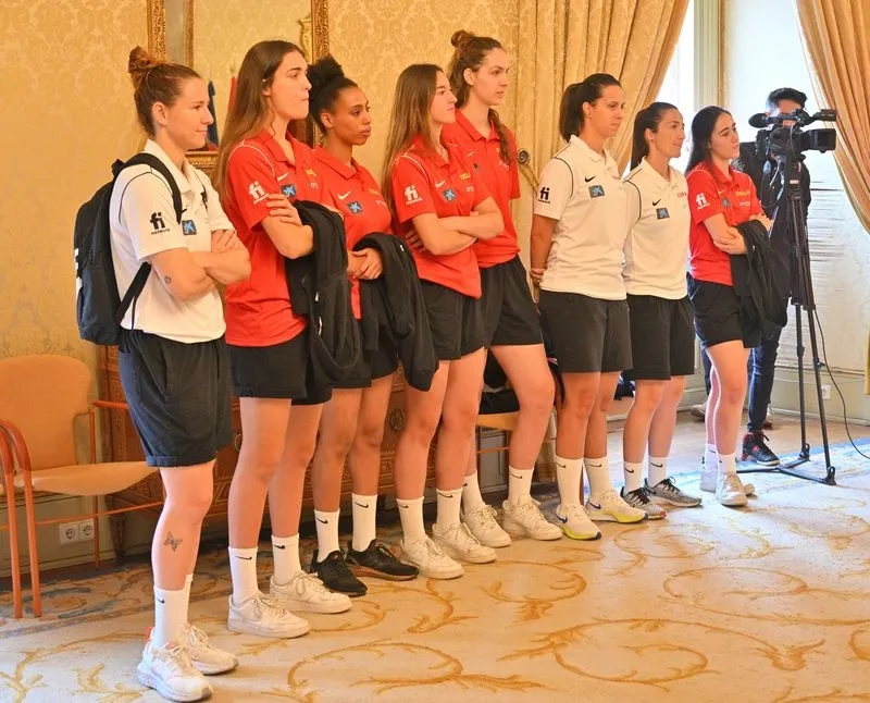 Foto 4 - La futuras estrellas del baloncesto femenino espa&ntilde;ol descubren la belleza de Salamanca