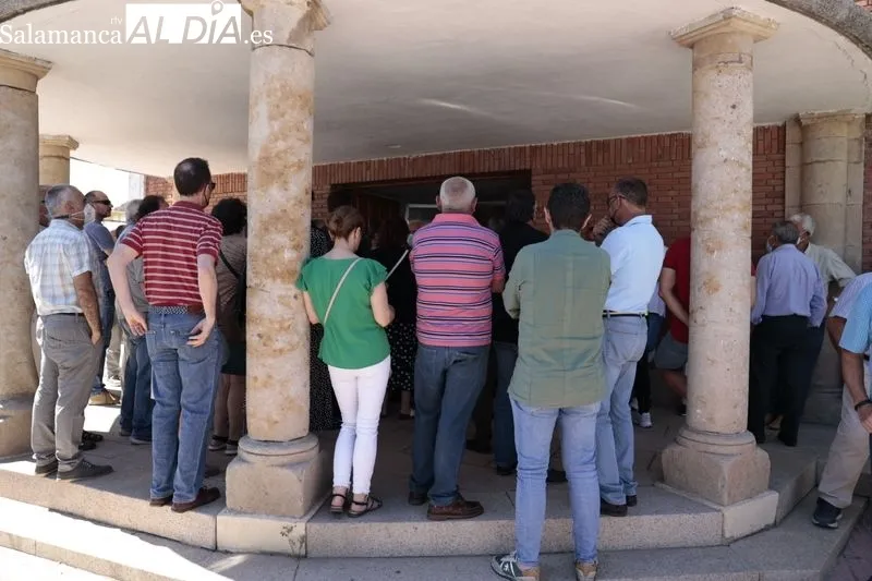 Funeral de Antonio Romo en la iglesia del barrio de Puente Ladrillo