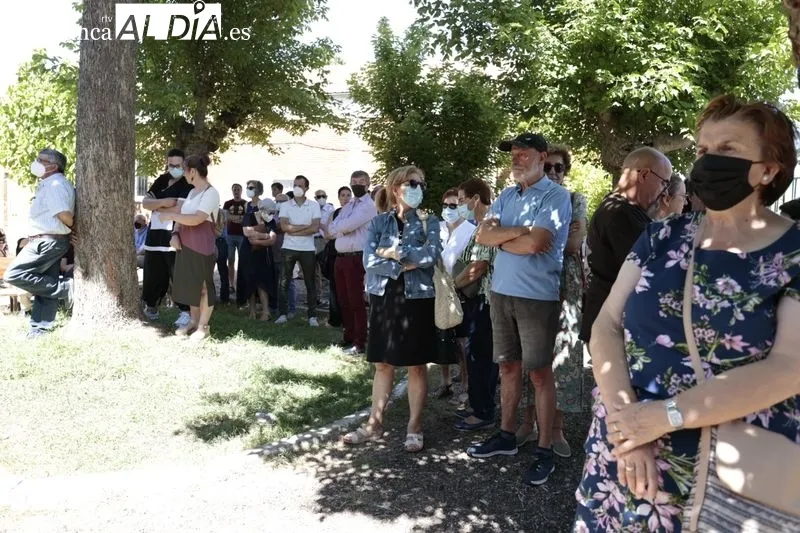 Funeral de Antonio Romo en la iglesia del barrio de Puente Ladrillo