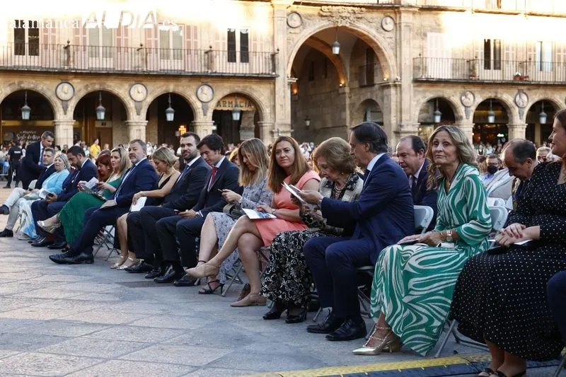 Visita de la Reina Sofía a Salamanca para presidir el concierto en la Plaza Mayor