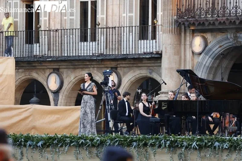 Visita de la Reina Sofía a Salamanca para presidir el concierto en la Plaza Mayor